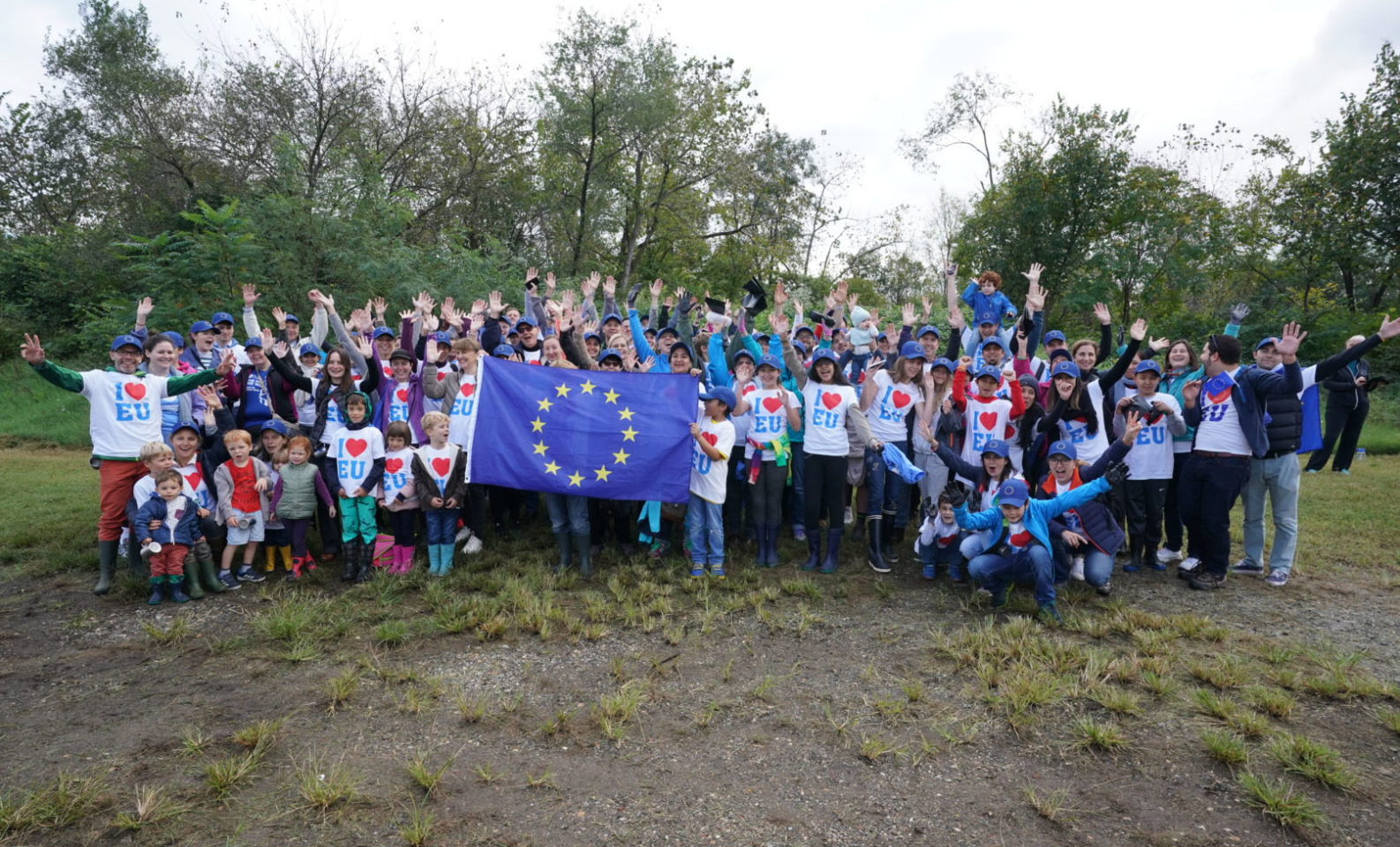 European Union participates in International Coastal Cleanup on Kingman Island.