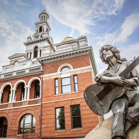 Downtown Sevierville is home to shops, restaurants, and the Dolly Parton statue.