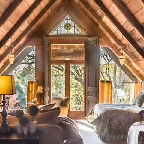 Look no further than these Tennessee accommodations with comfy beds, hot meals and gorgeous scenery that will give you an appreciation for the colder months. 